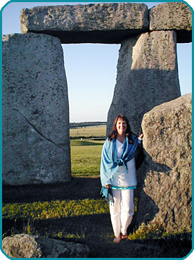 Marie i stencirkeln p Stonehenge 2004